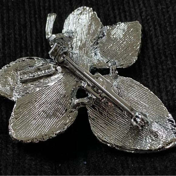 Gerrys Signed Vintage Silver Tone Leaf Brooch  Pin - Picture 5 of 7